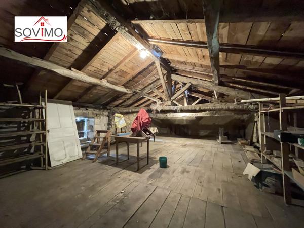 DANS UN HAMEAU, ANCIENNE MAISON DE CAMPAGNE, À RAFRAICHIR, TERRAIN CLOS