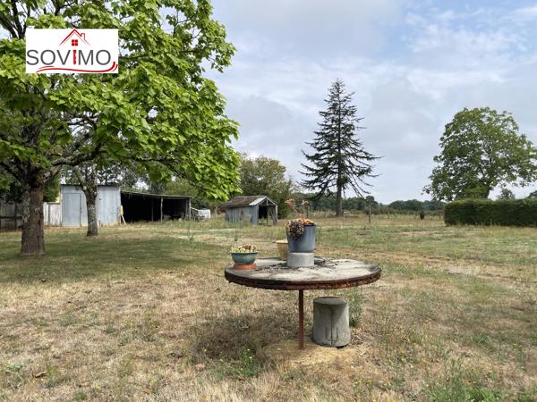 DANS UN HAMEAU, ANCIENNE MAISON DE CAMPAGNE, À RAFRAICHIR, TERRAIN CLOS