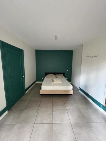 12 RUE CHEVRERIE - BEL F2 MEUBLE AU 1ER ETAGE