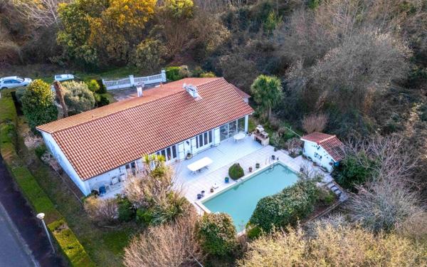 Maison à vendre    4 pièces •  Gastes