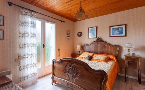 Maison à vendre    4 pièces •  Gastes