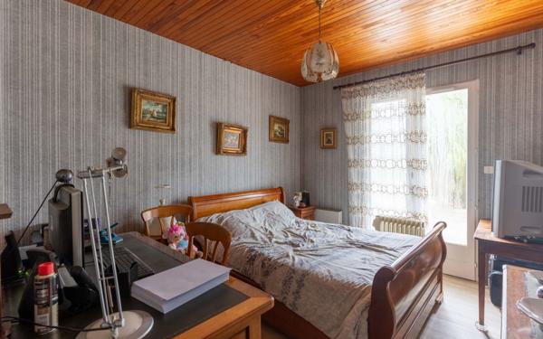 Maison à vendre    4 pièces •  Gastes