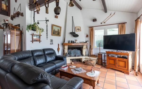 Maison à vendre    4 pièces •  Gastes