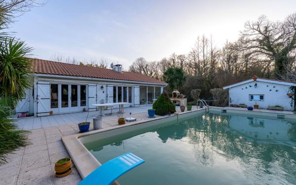 Maison à vendre    4 pièces •  Gastes