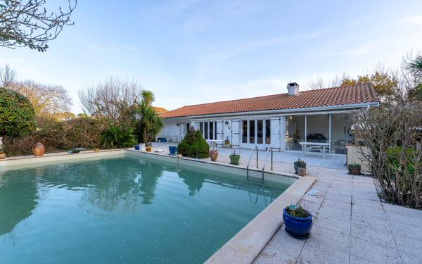 Maison à vendre    4 pièces •  Gastes