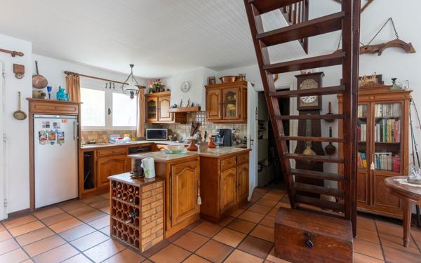 Maison à vendre    4 pièces •  Gastes