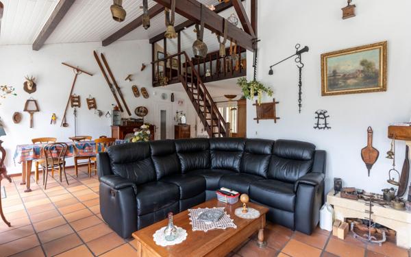 Maison à vendre    4 pièces •  Gastes