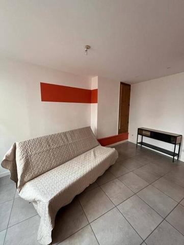 12 RUE CHEVRERIE - BEL F2 MEUBLE AU 1ER ETAGE