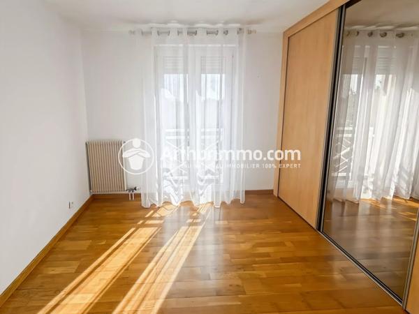 Vente                                                      Maison
                        
                     4 pièces                      76 m2                     à Saint-Pierre-du-Perray
