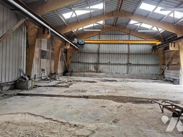 Local industriel d'une surface de 800 m2  
Il comprend deux  hangars sur un terrain de 1431 m2....