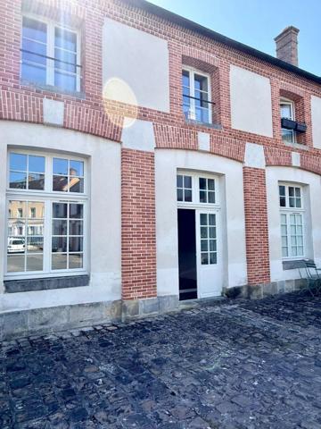 Vente                                                      Appartement
                        
                     4 pièces                      90 m2                     à Fontainebleau