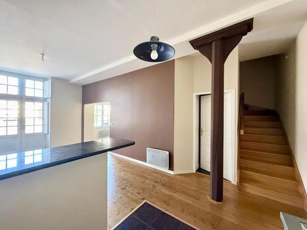 Vente                                                      Appartement
                        
                     4 pièces                      90 m2                     à Fontainebleau