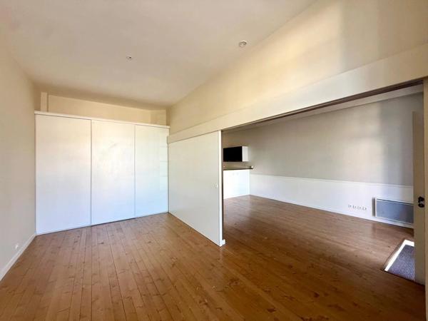 Vente                                                      Appartement
                        
                     4 pièces                      90 m2                     à Fontainebleau
