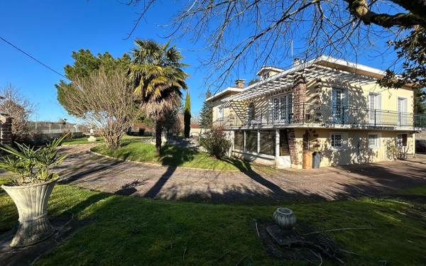 Maison à vendre    7 pièces •  La Rochefoucauld