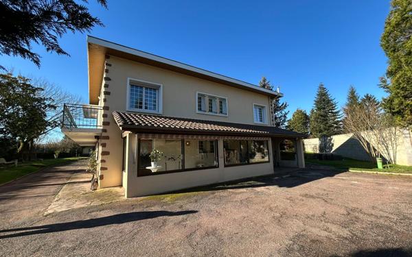 Maison à vendre    7 pièces •  La Rochefoucauld