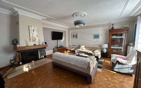 Maison à vendre    7 pièces •  La Rochefoucauld