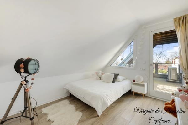 Sucy-en-Brie, Maison d'exception, parcelle de 800m², 259m² au sol, 4 chambres, 3 terrasses, jardin, garage, sous-sol