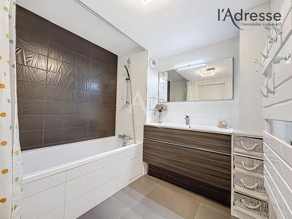 PUTEAUX/ Cours Voltaire - Appartement 3 pièces 72m² - 1 Balcon - 1 Parking - 1 Cave