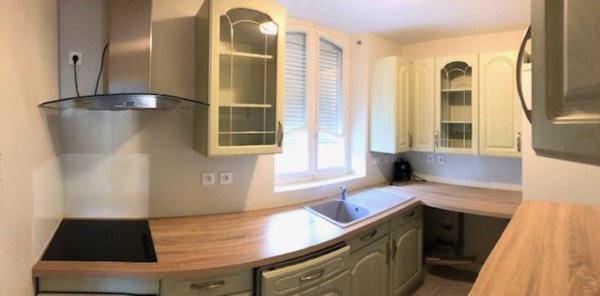 Proximité tous commerces, tout à l'égout, chauffage central gaz de ville, potentiel, possibilité de chambres supplémentaires, jardin clos, portail électique, interphone.