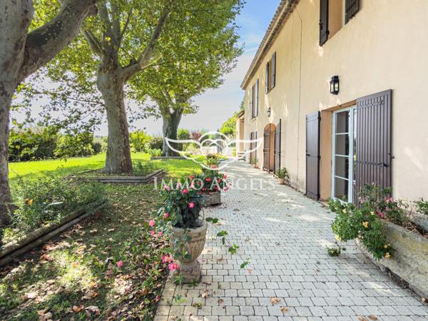 Mas 265 m2, en campagne, au calme absolu