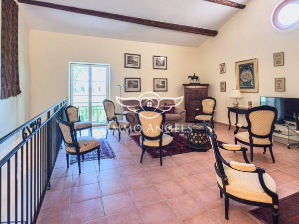 Mas 265 m2, en campagne, au calme absolu