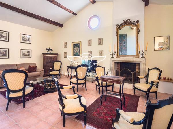 Mas 265 m2, en campagne, au calme absolu