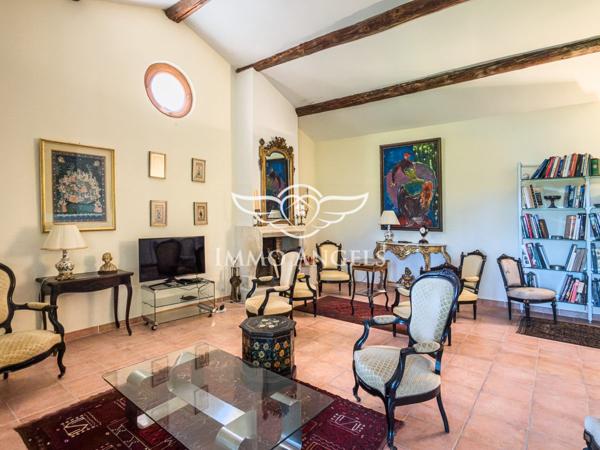 Mas 265 m2, en campagne, au calme absolu