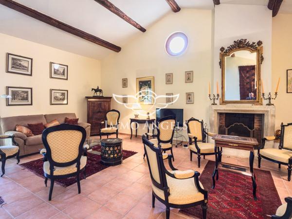 Mas 265 m2, en campagne, au calme absolu