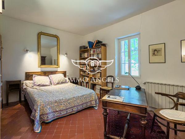 Mas 265 m2, en campagne, au calme absolu