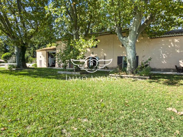 Mas 265 m2, en campagne, au calme absolu