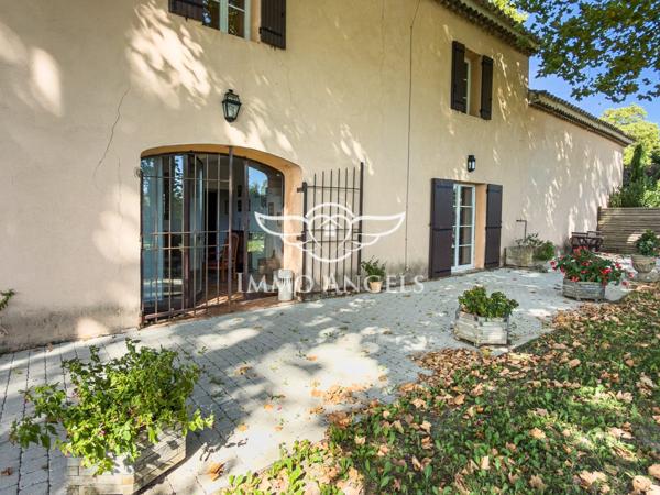 Mas 265 m2, en campagne, au calme absolu