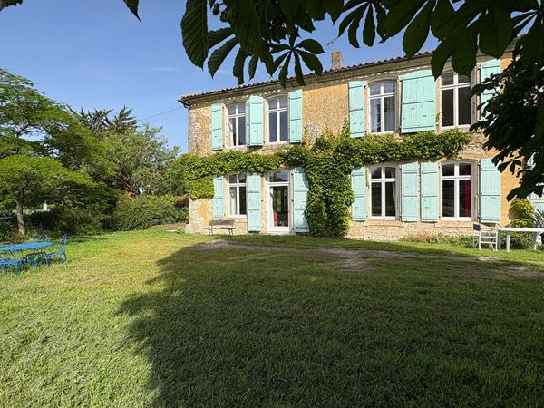 Maison Surgeres 6 pièce(s) 148 m2