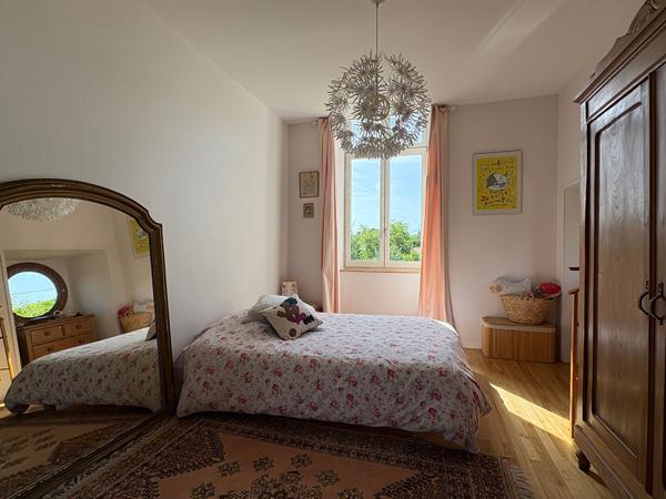Maison Surgeres 6 pièce(s) 148 m2