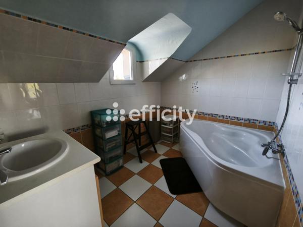Maison
         5 pièces
        - 126 m² 324 990 € *