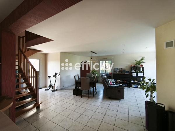 Maison
         5 pièces
        - 126 m² 324 990 € *
