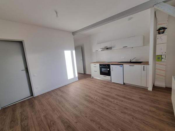 MARMANDE STUDIO DANS IMMEUBLE DE STANDING LOUE