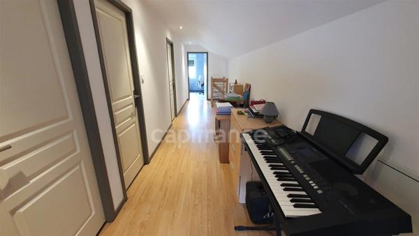 VAUVILLERS (70). Ensemble immobilier composé d'une maison d'habitation de 170m² et d'un bâtiment de 520m²