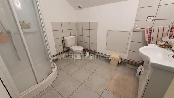 VAUVILLERS (70). Ensemble immobilier composé d'une maison d'habitation de 170m² et d'un bâtiment de 520m²