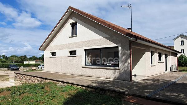 VAUVILLERS (70). Ensemble immobilier composé d'une maison d'habitation de 170m² et d'un bâtiment de 520m²