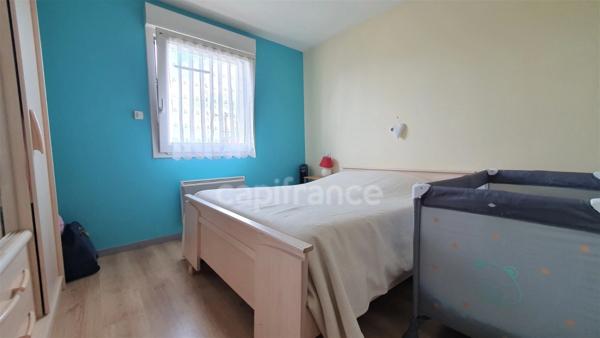 VAUVILLERS (70). Ensemble immobilier composé d'une maison d'habitation de 170m² et d'un bâtiment de 520m²