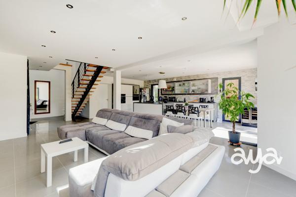 MAISON RÉCENTE CONTEMPORAINE DE 193 M² EN IMPASSE