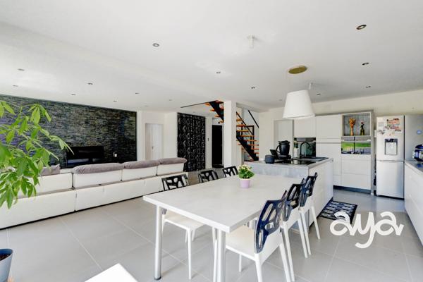 MAISON RÉCENTE CONTEMPORAINE DE 193 M² EN IMPASSE