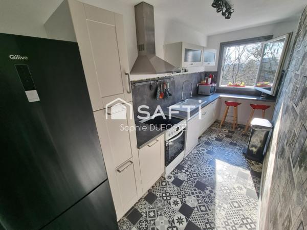 Appartement T4 lumineux avec grand balcon filant, cave et garage