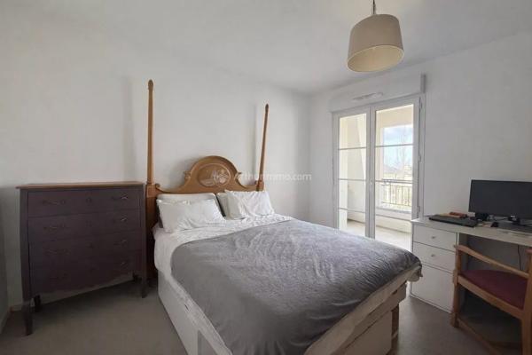 Vente                                                      Appartement
                        
                     2 pièces                      46 m2                     à Serris