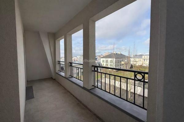 Vente                                                      Appartement
                        
                     2 pièces                      46 m2                     à Serris