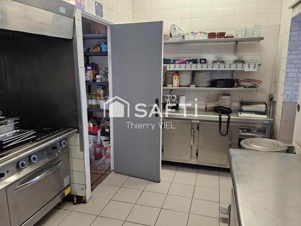 MURS COMMERCIAUX 160 M2 SUR 2 NIVEAUX + PKG