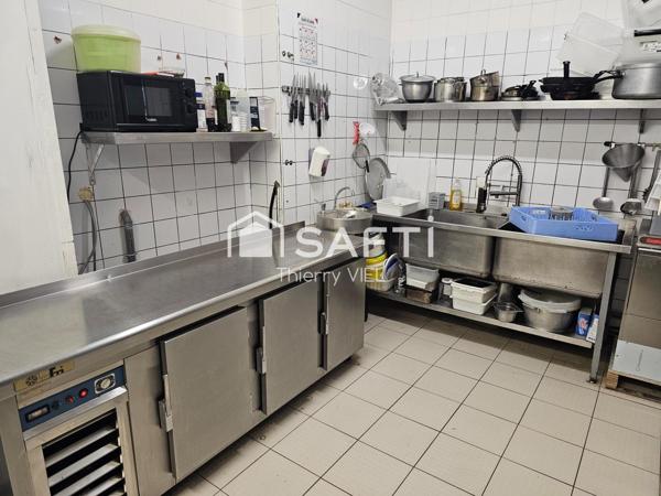 MURS COMMERCIAUX 160 M2 SUR 2 NIVEAUX + PKG