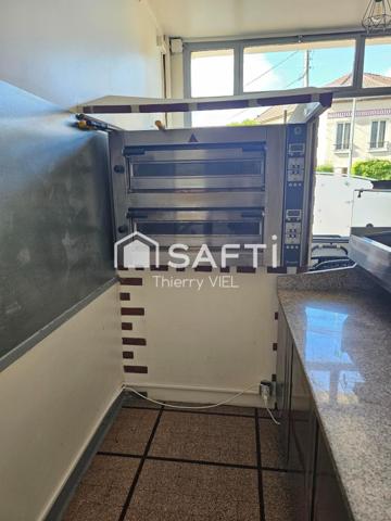 MURS COMMERCIAUX 160 M2 SUR 2 NIVEAUX + PKG
