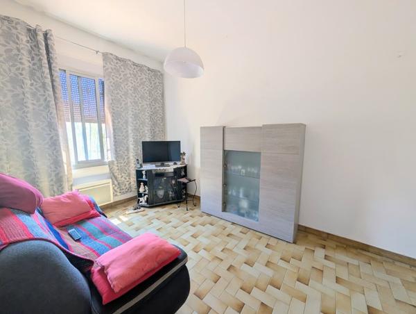 Maison divisée en 2 appartements T3 avec jardins et garage
