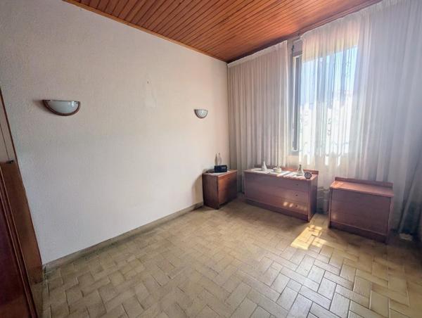 Maison divisée en 2 appartements T3 avec jardins et garage